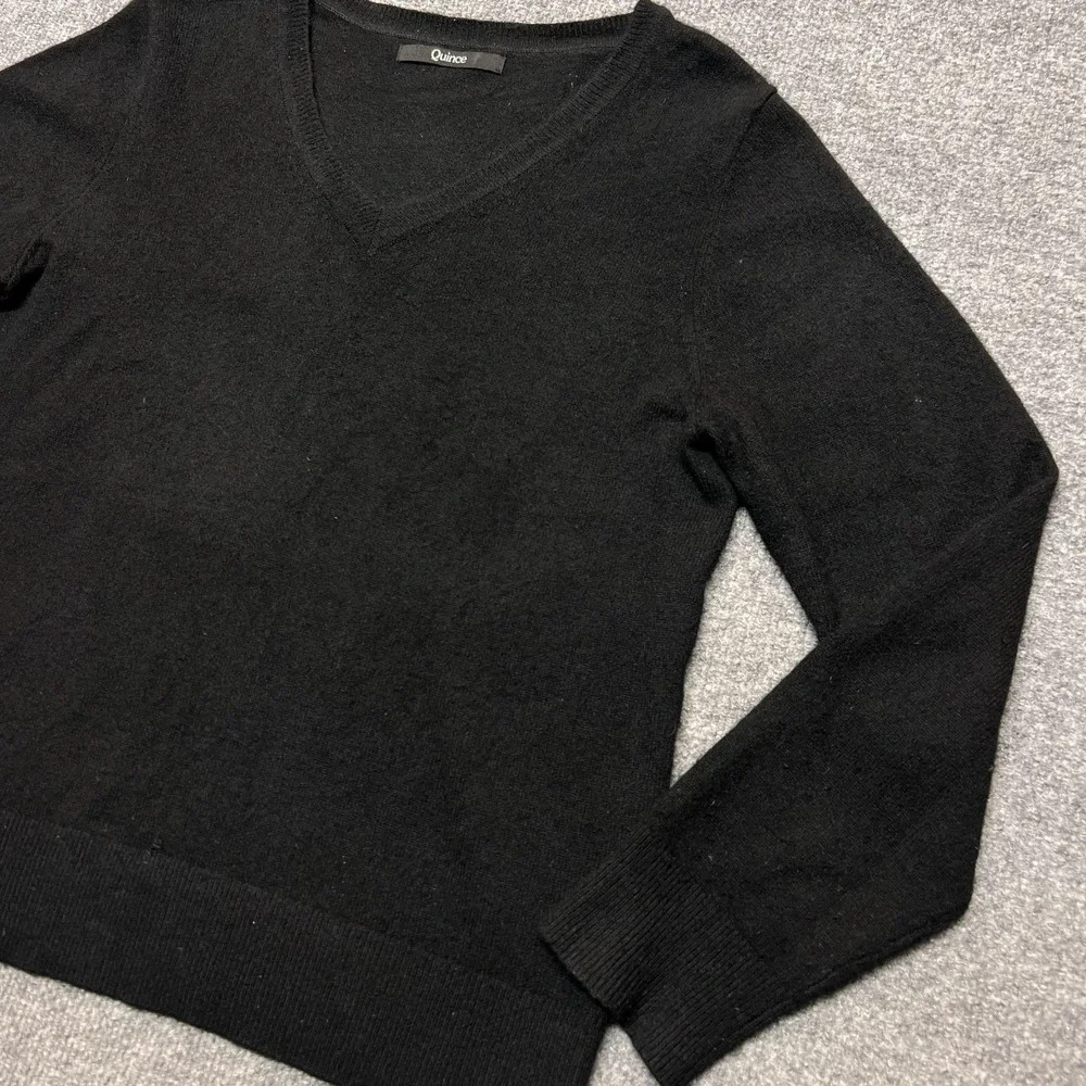 Quince Sweater Womens Medium Black 100% Cashmere V Neck Knit Pullover Top - Picture 4 of 13